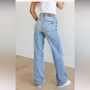 Judy Blue Avery Straight Fit High Rise Jeans with V Front Waistband